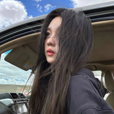 云雾笼罩的山峰